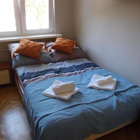 Sunny Seven Apartment