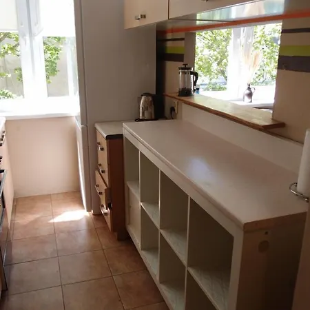 Sunny Seven Apartment *