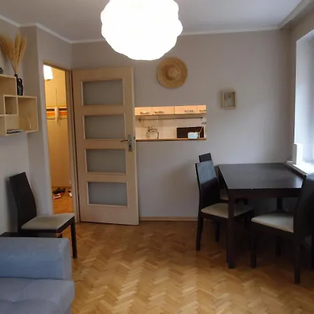 Sunny Seven Apartment